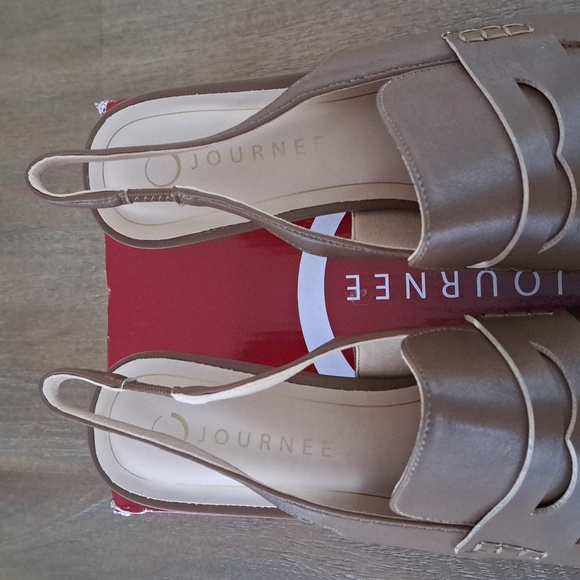 Journee Amory Kitten Heel Loafers  - Color: Brown - Size: 10 Wide - Picture 3 of 9